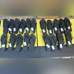 West Loop Men’s Flip Flops, Black sizes XL (13), L (11/12)